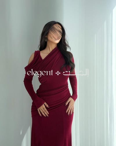 فستان سهرة برغندي توتي استرتش بكتف ساقط وأكمام طوي...