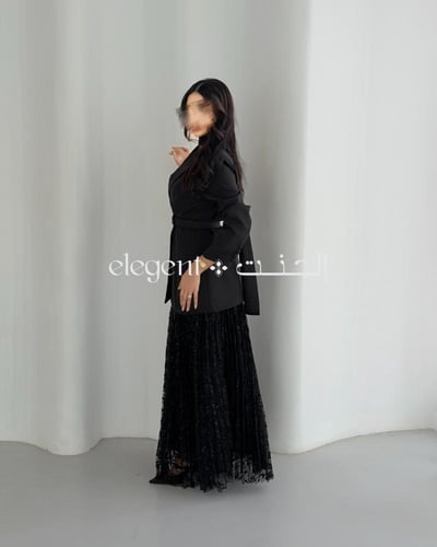 طقم اسود دانتيل بحزام ووشاح رقبي