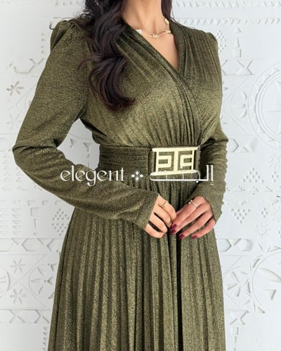 فستان أنيق بقصة V وتكسير فاخر