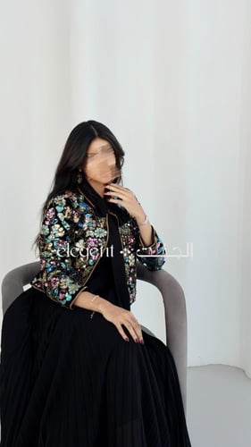 فستان سهرة أسود فاخر مع جاكيت مخمل مزين بالكريستال...