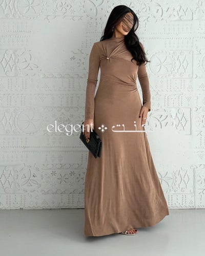 فستان سهرة طويل ضيق موكا استرتش بتفاصيل درابيه أني...