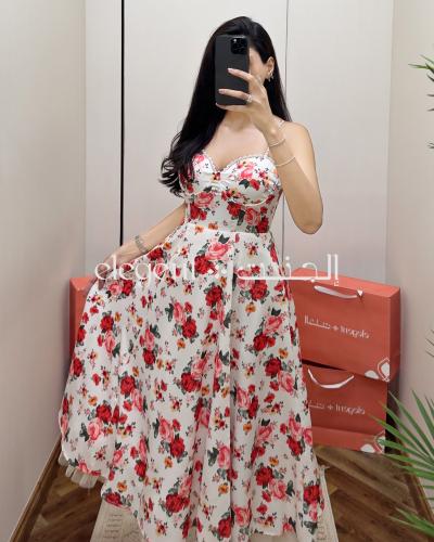 فستان ناعم مطبع بالورود بطبعة وردية ناعمة بأشرطة ر...