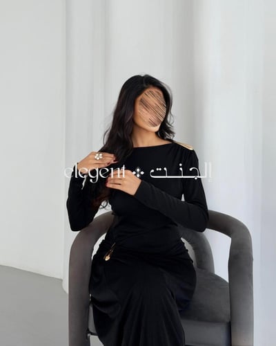 فستان أسود استرتش طويل بتصميم أنثوي أنيق - فستان ا...