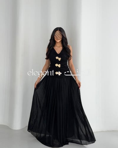 طقم سهرة أسود بكسرات ناعمة وتزيين فراشات ذهبية | ت...