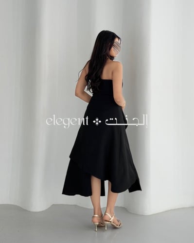 فستان أسود ناعم بقصة توب وطول متفاوت