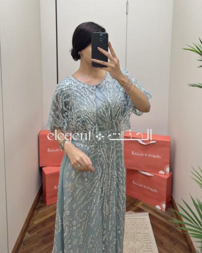 فستان سهرة أزرق فاتح مزين بالكامل بالترتر اللامع