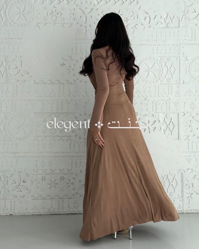 فستان سهرة طويل ضيق موكا استرتش بتفاصيل درابيه أني...