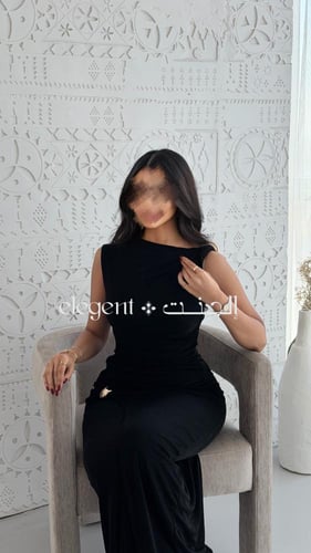 فستان أسود ملكي بحلية ذهبية بتصميم درابي راقي