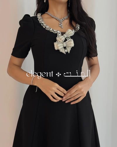 فستان اسود ميدي فخم بفصوص كريستالية وأكمام قصيرة أ...