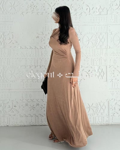 فستان سهرة طويل ضيق موكا استرتش بتفاصيل درابيه أني...