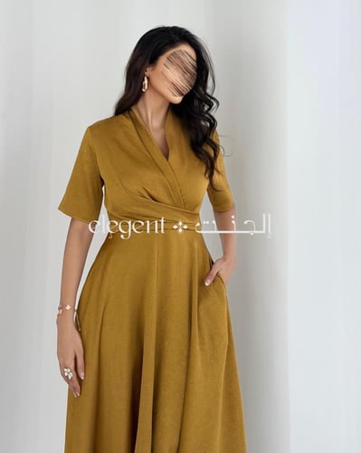فستان أنيق بقصة ملفوفة وحزام محدد