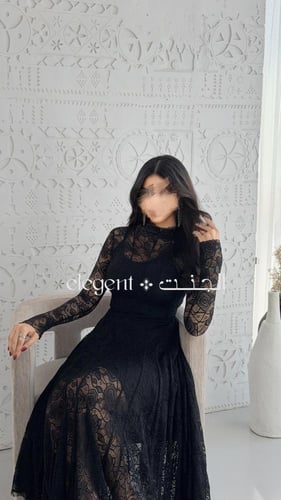 فستان دانتيل أسود أنثوي – إطلالة مسائية فاخرة