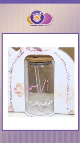 أكواب مع ثيم