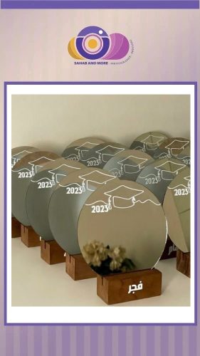 مراية واحدة مع طباعة dtf وحامل خشبي