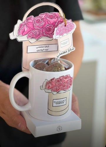 أكواب مع ثيم