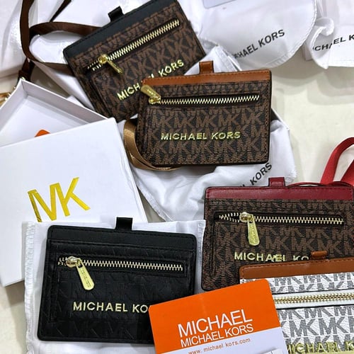 تعليقة بطاقة مايكل كروس