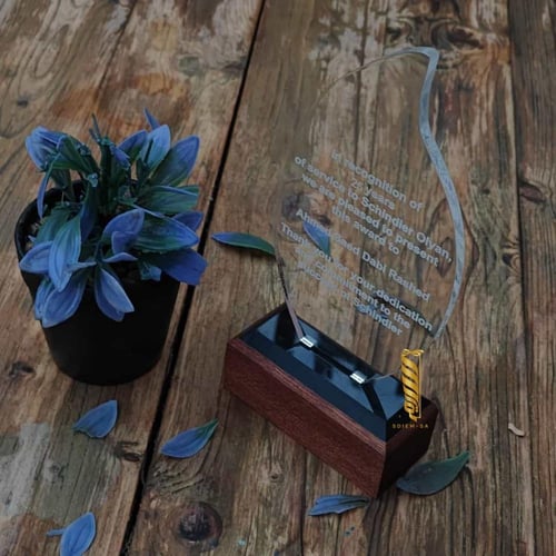 دروع شكر وتقدير خشبيه