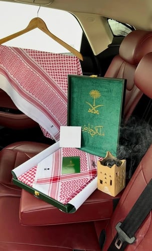 شماغ ملكي كلاسيك احمر فاتح