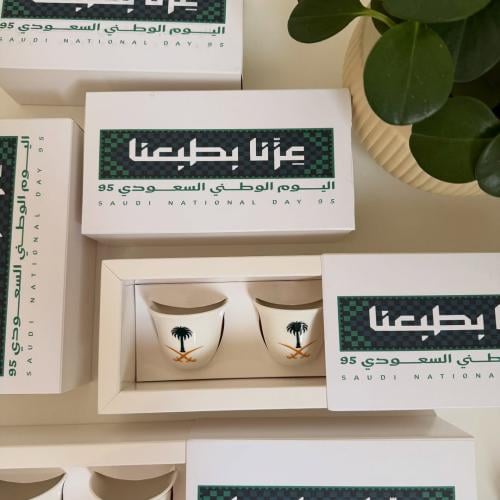 فناجين اليوم الوطني بثيم عزنا بطبعنا