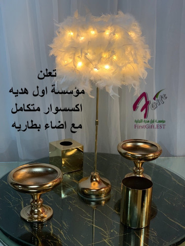 طقم ريش مكون من 5 قطع 2صحن +1علبة منديل+1حاما ماء+...