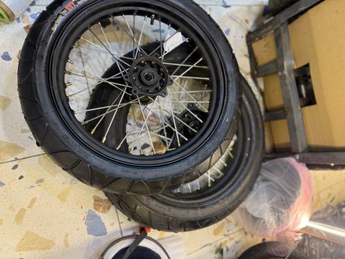 طقم كفرات وجنوط صحراوي ( شبيه دي ار ) كفرات خط يرك...