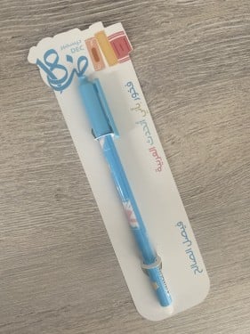 كرت قلم توزيعات يوم اللغة العريية
