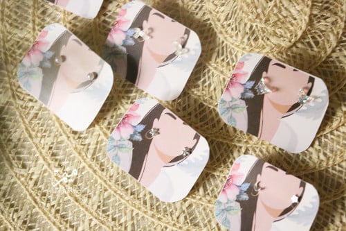 كرت مع حلق صغير مناسب للشنطه الجلد