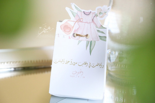 علبه صغيرة ثيم فستان وردي