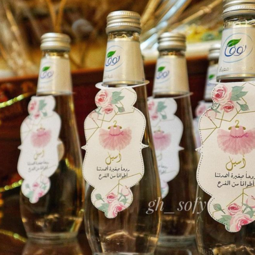 زينه مويه ثيم فستان وردي