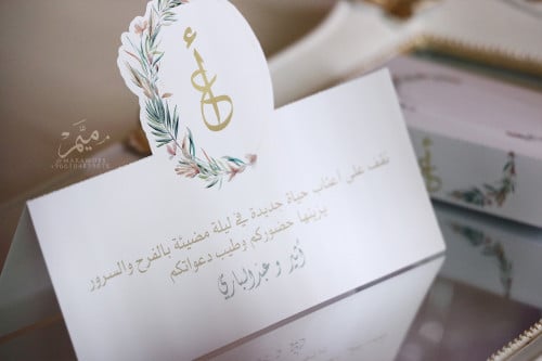 كرت طاوله ثيم بني و اخضر
