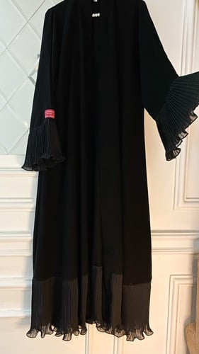 تصاميم خاصة ( عباية ساره )