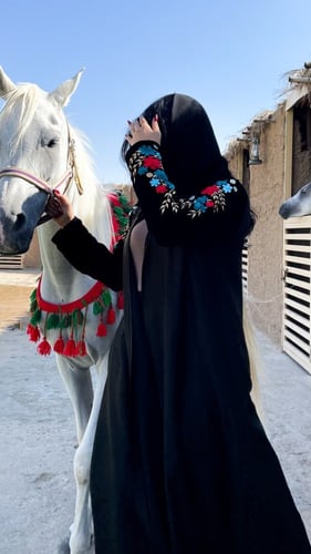 عباية إليقنتّ