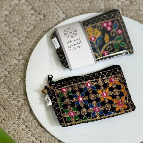 شنطة يدويه التطريز ( بتصميم تراثي)