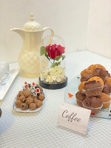 استاند للصواني و للمشروبات والضيافه