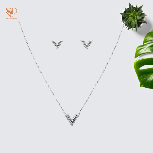 سلسال مع الحلق لويس فيتون