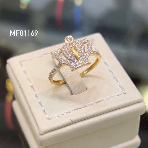 خاتم على شكل تاج