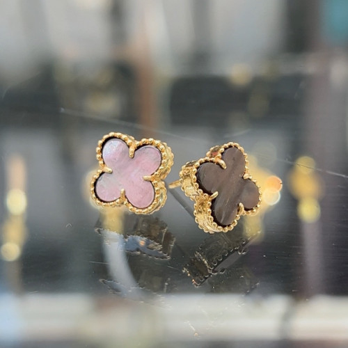 حلق وردات 18k