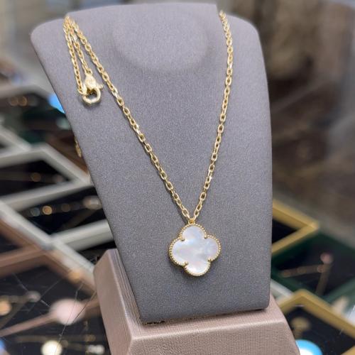 عقد صدف ابيض 18k