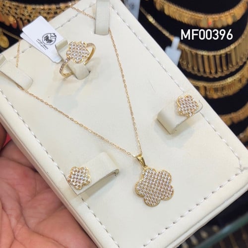 نص طقم عيار 18k