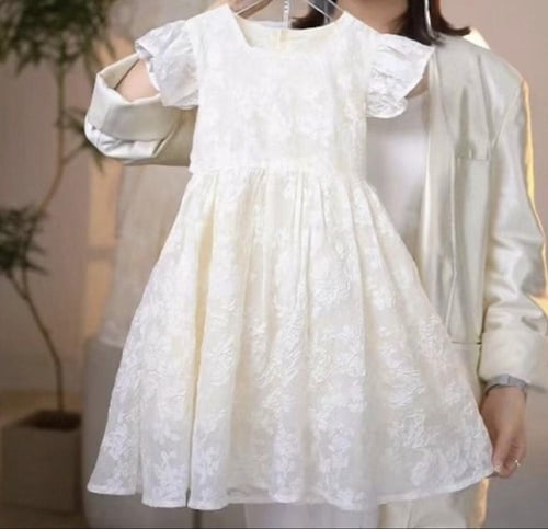 فستان من فندي انيق بربطة من الخلف