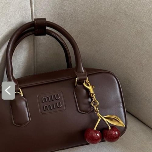 حقيبة ميو ميو شامل الملحقات بعده الوان