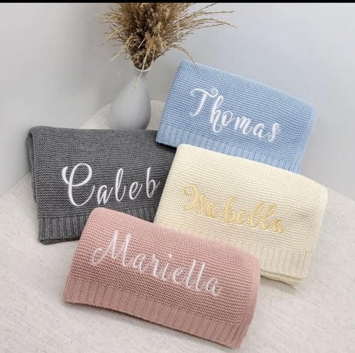 لفة مواليد مع تطريز اسم الطفل بالعربي او بالانجليز...