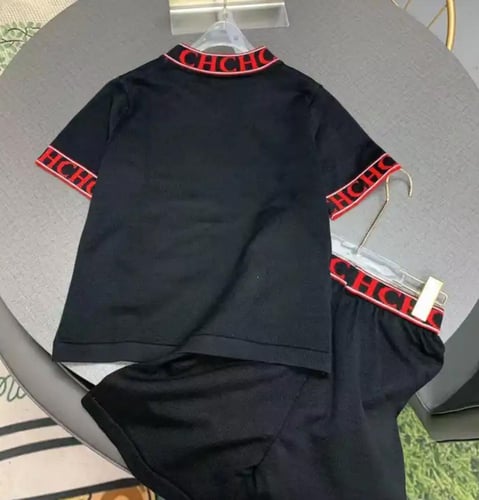 طقم مناسب للاولاد و للبنات