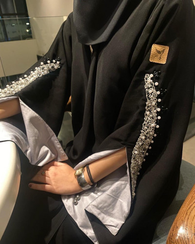 عباية بتطريز يدوي