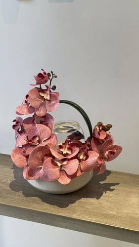 ورد صناعي و سمك