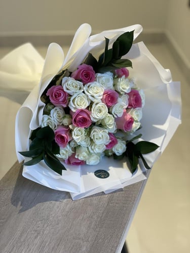 بوكيه 10آغصان بيبي روز و 10 وردات جوري