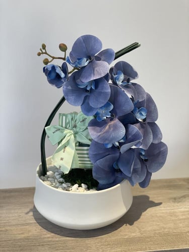 ورد صناعي و شوكولاته