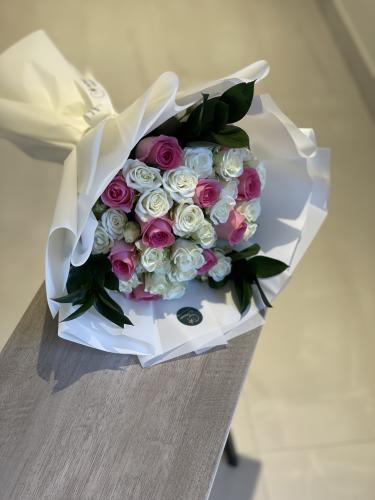 بوكيه 10آغصان بيبي روز و 10 وردات جوري