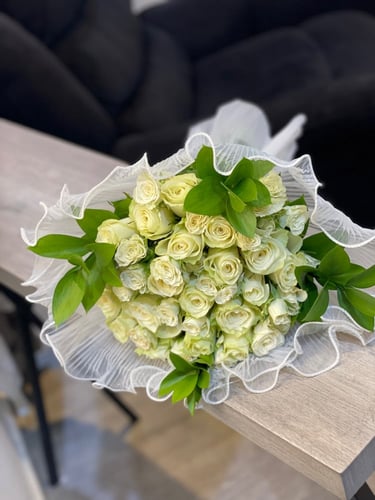 بوكيه 20 ورده جوري و 10 اغصان بيبي جوري