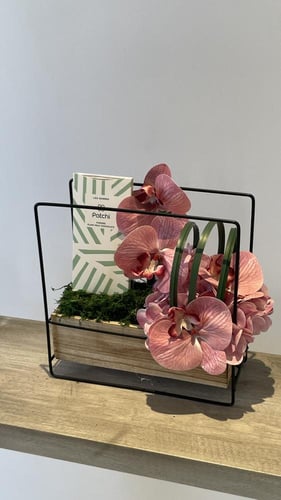 ورد صناعي و شوكولاته